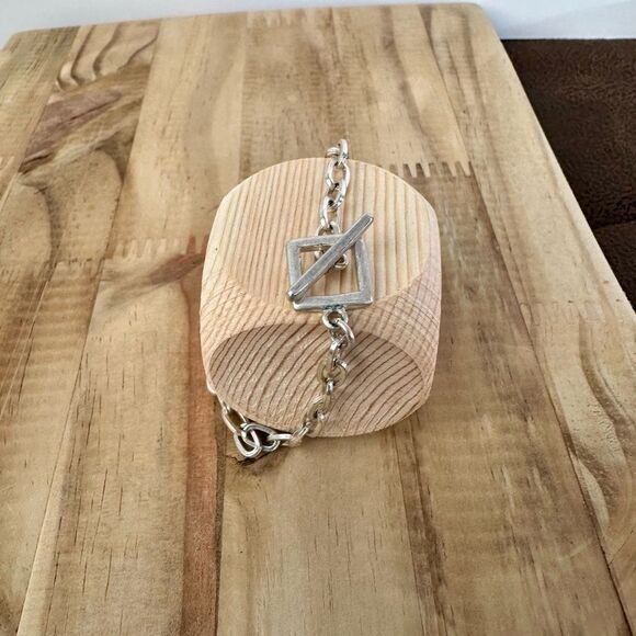 Silver tone toggle closure bracelet - Picture 3 of 3